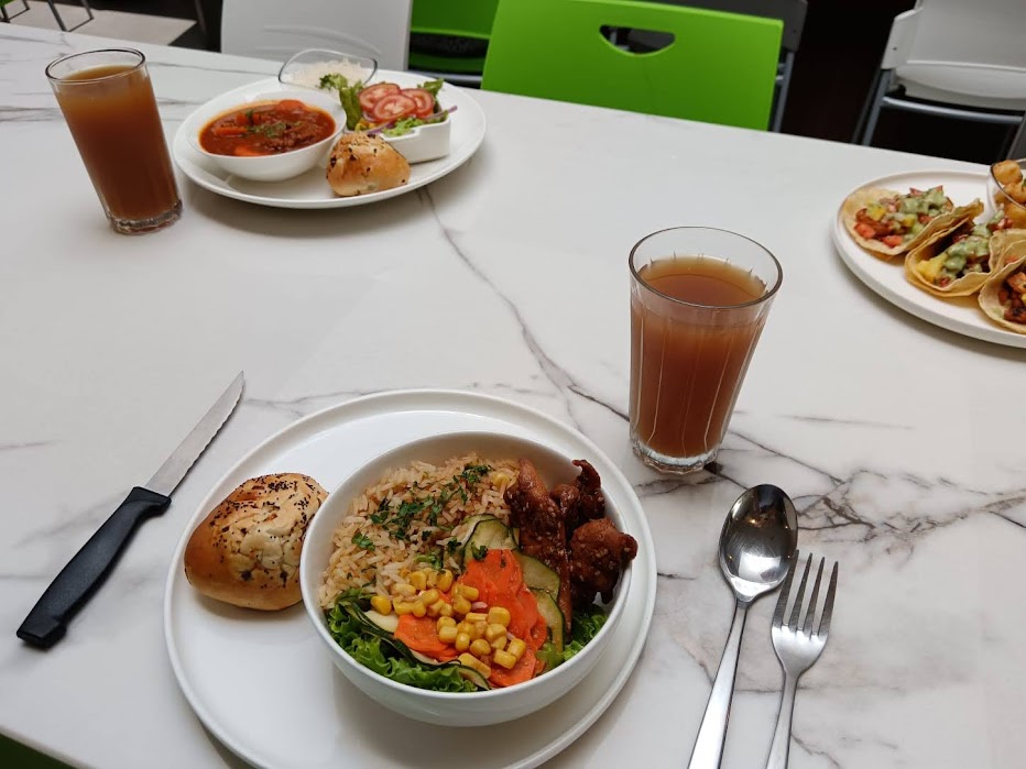 Almuerzo del día - Poke Ball