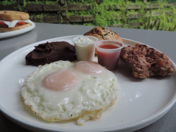 Desayuno-Tipico-con-chorizo-economico.jpg
